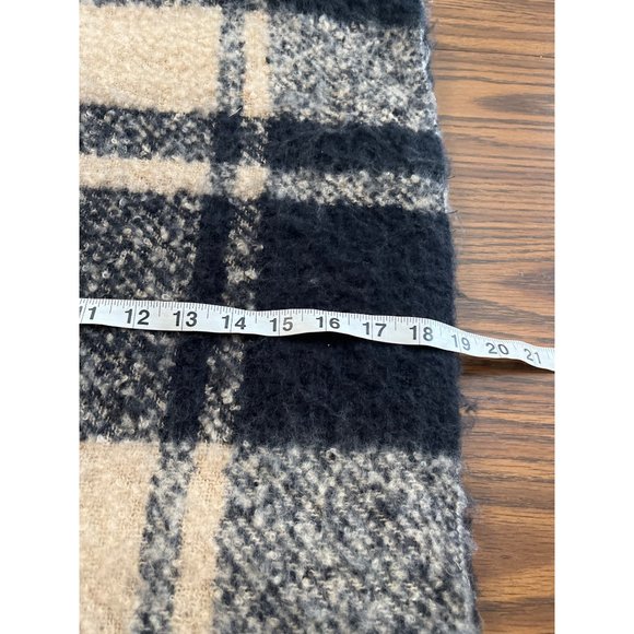 Tan black plaid scarf with fringe - Picture 4 of 4